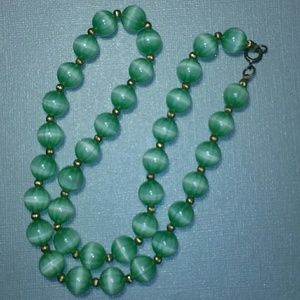 1930s Glass Beads Necklace, Apple Green